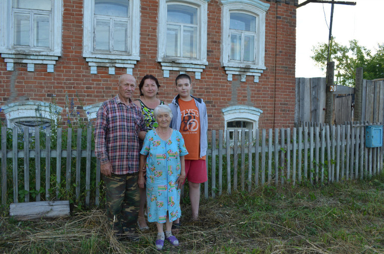 В центре фотографии - Учитель с большой буквы Вера Георгиевна Орлова (к большому сожалению, она покинула этот мир в конце 2023 года…).
